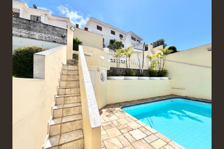 Casa à venda com 288m², 3 quartos e 3 vagasÁrea comum - Piscina