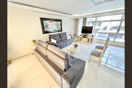 Casa à venda com 288m², 3 quartos e 3 vagasSala