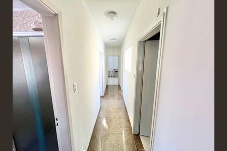 Casa à venda com 288m², 3 quartos e 3 vagasCorredor