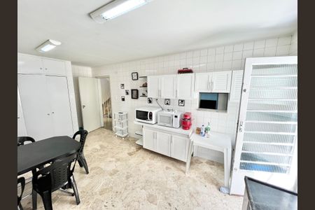 Casa à venda com 288m², 3 quartos e 3 vagasCozinha