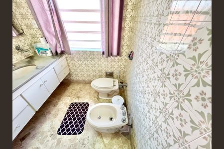 Casa à venda com 288m², 3 quartos e 3 vagasBanheiro da Suíte 