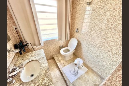 Casa à venda com 288m², 3 quartos e 3 vagasBanheiro
