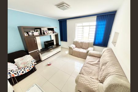 Casa à venda com 288m², 3 quartos e 3 vagasSala de TV