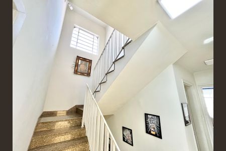 Casa à venda com 288m², 3 quartos e 3 vagasEscada