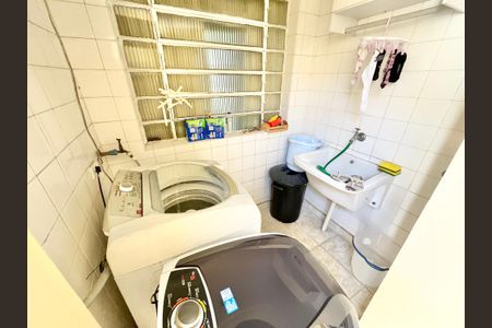 Casa à venda com 288m², 3 quartos e 3 vagasLavanderia