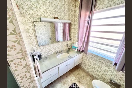 Casa à venda com 288m², 3 quartos e 3 vagasBanheiro da Suíte 