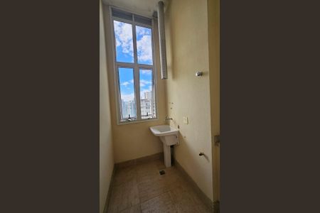 Apartamento à venda com 74m², 2 quartos e 2 vagasÁrea de serviço