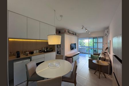 Sala de apartamento à venda com 3 quartos, 83m² em Barra da Tijuca, Rio de Janeiro