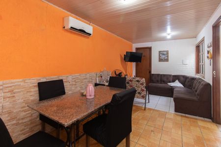 Sala de casa à venda com 5 quartos, 200m² em Restinga, Porto Alegre