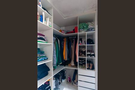 Casa para alugar com 110m², 2 quartos e 1 vaga Casa para alugar com 110m², 2 quartos e 1 vagaCloset da suíte