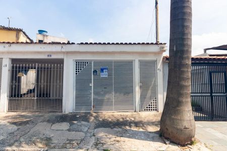 Casa para alugar com 110m², 2 quartos e 1 vaga Casa para alugar com 110m², 2 quartos e 1 vagaFachada