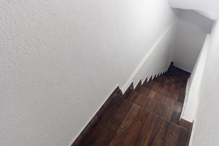 Casa para alugar com 110m², 2 quartos e 1 vaga Casa para alugar com 110m², 2 quartos e 1 vagaEscada