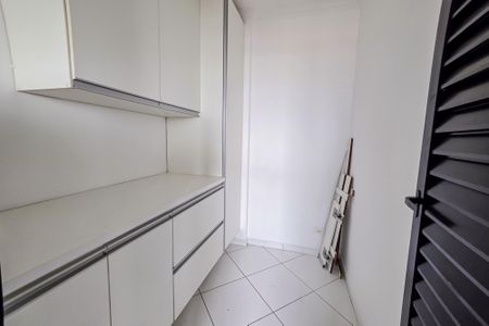 Apartamento à venda com 144m², 4 quartos e 2 vagas Apartamento à venda com 144m², 4 quartos e 2 vagasQuarto de Serviço