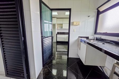 Apartamento à venda com 144m², 4 quartos e 2 vagas Apartamento à venda com 144m², 4 quartos e 2 vagasÁrea de Serviço