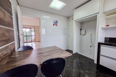 Apartamento à venda com 144m², 4 quartos e 2 vagas Apartamento à venda com 144m², 4 quartos e 2 vagasCozinha