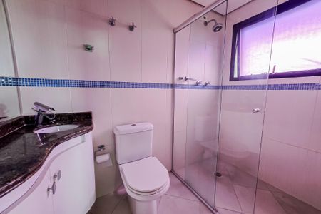 Apartamento à venda com 144m², 4 quartos e 2 vagas Apartamento à venda com 144m², 4 quartos e 2 vagasBanheiro da Suíte