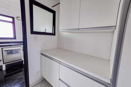 Apartamento à venda com 144m², 4 quartos e 2 vagas Apartamento à venda com 144m², 4 quartos e 2 vagasQuarto de Serviço