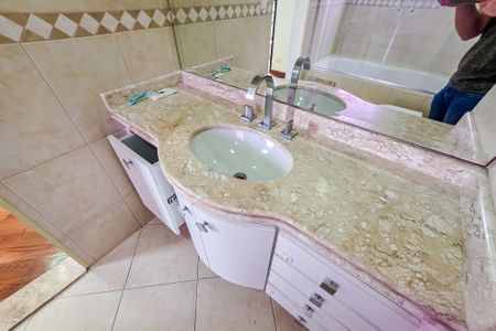 Apartamento à venda com 144m², 4 quartos e 2 vagas Apartamento à venda com 144m², 4 quartos e 2 vagasBanheiro da Suíte 2