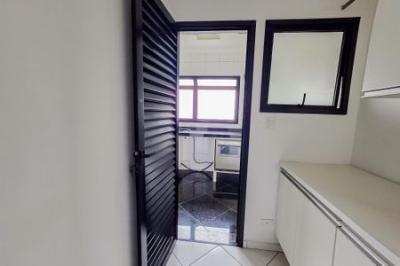 Apartamento à venda com 144m², 4 quartos e 2 vagas Apartamento à venda com 144m², 4 quartos e 2 vagasQuarto de Serviço