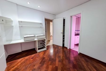 Apartamento à venda com 144m², 4 quartos e 2 vagas Apartamento à venda com 144m², 4 quartos e 2 vagasSuíte