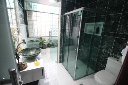 Casa para alugar com 650m², 4 quartos e 4 vagasBanheiro 1