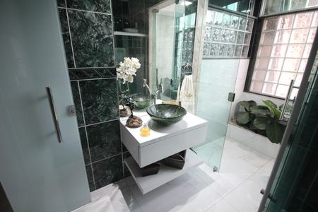 Casa para alugar com 650m², 4 quartos e 4 vagasBanheiro 1