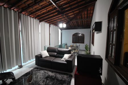 Casa para alugar com 650m², 4 quartos e 4 vagasSala 1