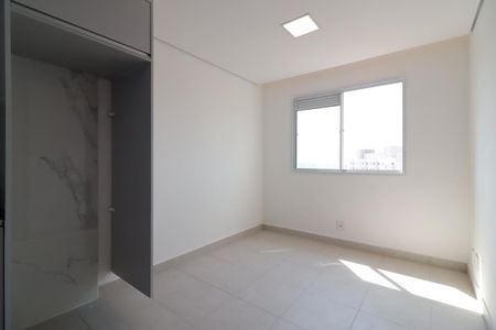 Sala/Cozinha e Área de Serviço de apartamento para alugar com 2 quartos, 33m² em Vila Ré, São Paulo