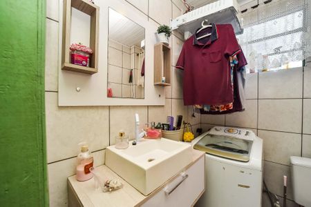 Casa à venda com 60m², 2 quartos e 6 vagas Casa à venda com 60m², 2 quartos e 6 vagasBanheiro 2