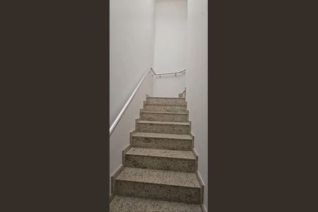 Escada de casa à venda com 3 quartos, 73m² em Vila Nivi, São Paulo