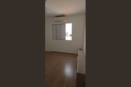 Quarto de casa à venda com 3 quartos, 73m² em Vila Nivi, São Paulo