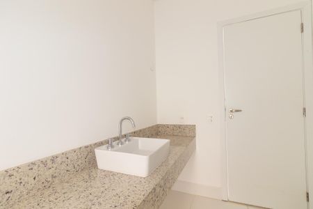 Apartamento à venda com 244m², 3 quartos e 3 vagasBanheiro 2 da Suíte