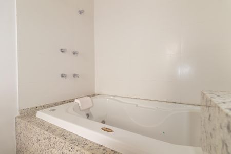 Apartamento à venda com 244m², 3 quartos e 3 vagasBanheiro 1 da Suíte