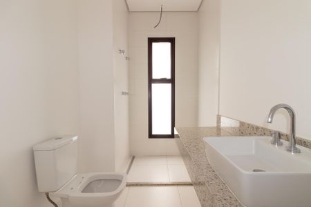 Apartamento à venda com 244m², 3 quartos e 3 vagasBanheiro 2 da Suíte