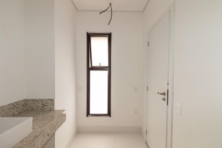 Apartamento à venda com 244m², 3 quartos e 3 vagasBanheiro 1 da Suíte