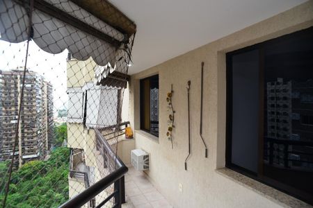 Apartamento à venda com 80m², 2 quartos e 1 vaga Apartamento à venda com 80m², 2 quartos e 1 vagaVaranda