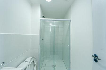 Banheiro de kitnet/studio para alugar com 1 quarto, 32m² em Vila Ema, São Paulo