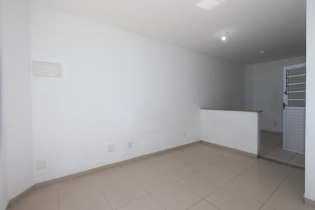 Sala de casa de condomínio para alugar com 2 quartos, 70m² em Jardim Tiete, São Paulo