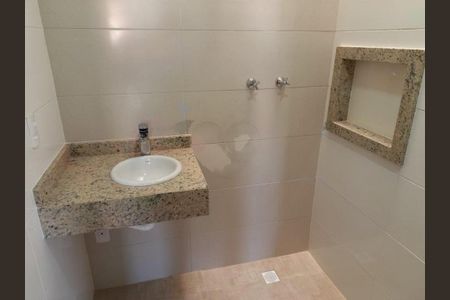 Casa à venda com 3 quartos, 120m² em Vila Brasilina, São Paulo