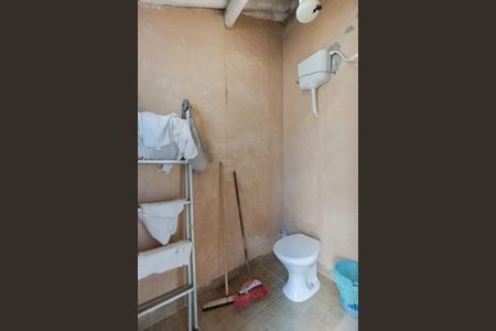 Casa à venda com 254m², 2 quartos e 3 vagasBanheiro de serviço