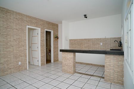 Sala de casa de condomínio para alugar com 1 quarto, 50m² em Piratininga, Niterói