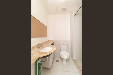 Banheiro  de apartamento para alugar com 2 quartos, 69m² em Santana, Porto Alegre