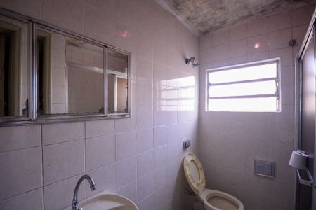 Casa à venda com 200m², 6 quartos e sem vaga Casa à venda com 200m², 6 quartos e sem vagaCasa 2 - Banheiro Social