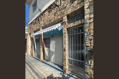 Casa à venda com 200m², 6 quartos e sem vagaFachada + dois espaços comerciais 