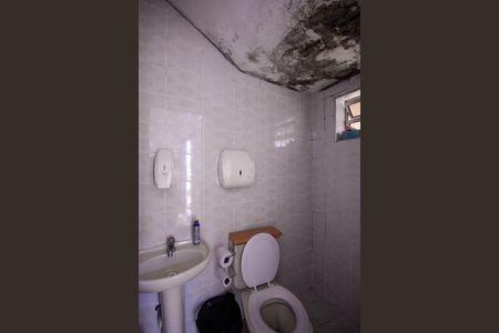 Casa à venda com 200m², 6 quartos e sem vaga Casa à venda com 200m², 6 quartos e sem vagaCasa 1 - Banheiro