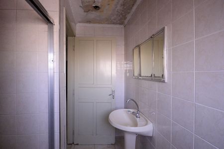 Casa à venda com 200m², 6 quartos e sem vaga Casa à venda com 200m², 6 quartos e sem vagaCasa 2 - Banheiro Social