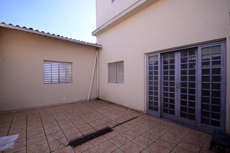 Casa à venda com 200m², 6 quartos e sem vaga Casa à venda com 200m², 6 quartos e sem vagaCasa 1 - Quintal