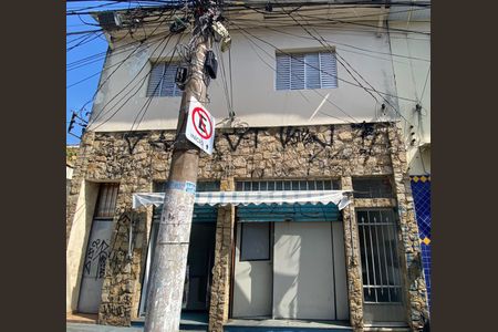 Casa à venda com 200m², 6 quartos e sem vagaFachada + dois espaços comerciais 