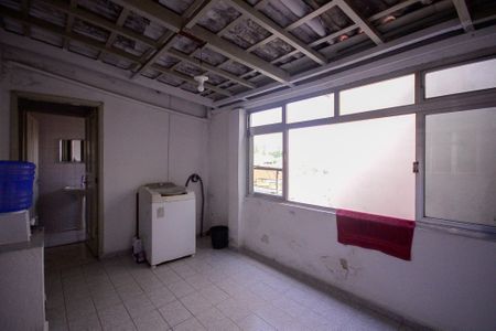 Casa à venda com 200m², 6 quartos e sem vaga Casa à venda com 200m², 6 quartos e sem vagaCasa 2 - Área de Serviço