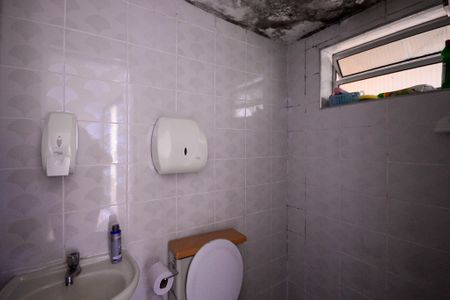 Casa à venda com 200m², 6 quartos e sem vagaCasa 1 - Banheiro 